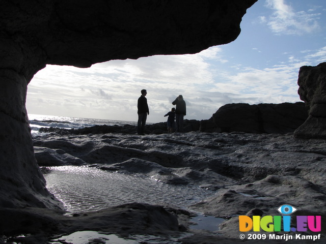 SX08623 Silhouettes of Matt, Jenni and Lib underneath rock